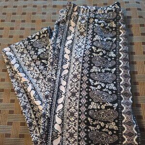 Shosho Black and Pink Paisley & More Leggings Size S/M